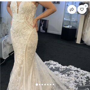 Elegant Lace Wedding Dress strapless